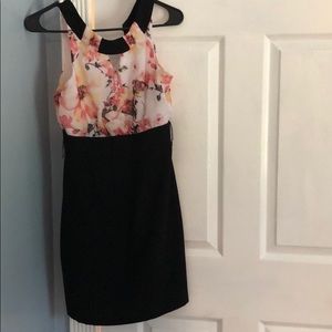 Iz Byers pretty Floral dress